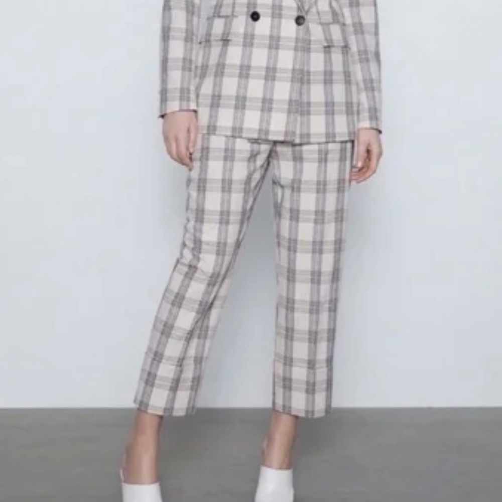 ZARA cream and grey plaid cropped pant, size small